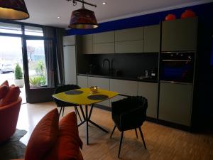 Kuchyň nebo kuchyňský kout v ubytování Suite 24