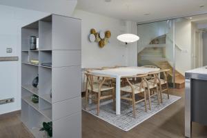 Kuchyňa alebo kuchynka v ubytovaní Villa Loretopea by FeelFree Rentals