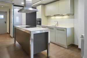 Kuchyňa alebo kuchynka v ubytovaní Villa Loretopea by FeelFree Rentals