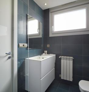 Kúpeľňa v ubytovaní Villa Loretopea by FeelFree Rentals