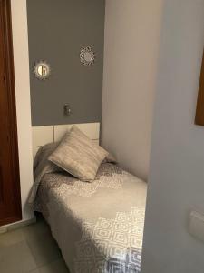 Postel nebo postele na pokoji v ubytování Hostal Puerta Carmona