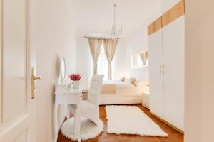 Posteľ alebo postele v izbe v ubytovaní Luxury Riverside Apartments In The Center Of Prague