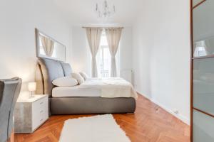 Posteľ alebo postele v izbe v ubytovaní Luxury Riverside Apartments In The Center Of Prague