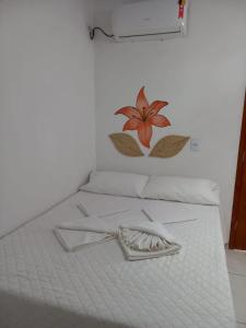Pousada Recanto das Flores tesisinde bir odada yatak veya yataklar