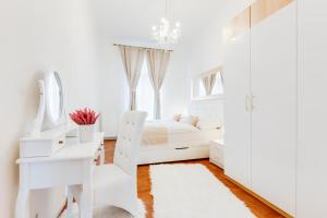 Posteľ alebo postele v izbe v ubytovaní Luxury Riverside Apartments In The Center Of Prague
