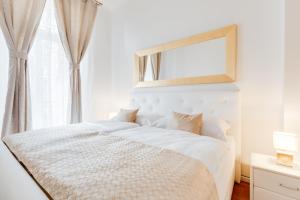 Posteľ alebo postele v izbe v ubytovaní Luxury Riverside Apartments In The Center Of Prague