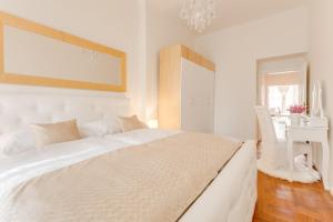 Posteľ alebo postele v izbe v ubytovaní Luxury Riverside Apartments In The Center Of Prague
