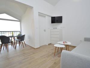 TV a/nebo společenská místnost v ubytování Apartment Anna-2 by Interhome