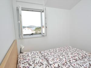 Postel nebo postele na pokoji v ubytování Apartment Anna-2 by Interhome
