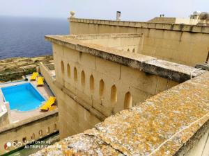 Foto dalla galleria di 3 bedrooms villa with sea view private pool and enclosed garden at Iz Zebbug a Qala