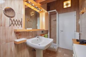 a bathroom with a sink and a mirror at Mansarda alla Pineta in Giustino