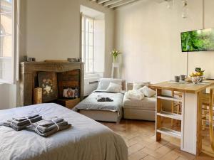 a living room with two beds and a table at Lovely nest in Parma centro in Parma