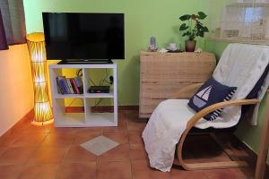 TV a/nebo společenská místnost v ubytování Apartments Vera