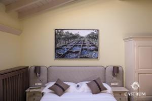 Postel nebo postele na pokoji v ubytování Castrum Wine Relais + 37 fotografií