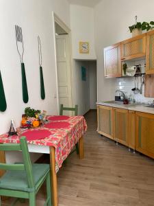 Кухня или мини-кухня в Casa Proserpina

