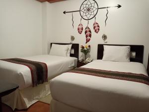 2 Betten nebeneinander in einem Zimmer in der Unterkunft Inkas Land in Machu Picchu + 29 Fotos