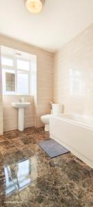 Acacia Flat 189 in Wembley tesisinde bir banyo