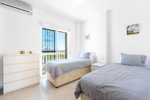 Posteľ alebo postele v izbe v ubytovaní Townhouse Calahonda