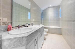 Kúpeľňa v ubytovaní Townhouse Calahonda