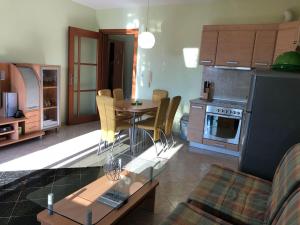 Kuchyň nebo kuchyňský kout v ubytování Stan Inlav Pržno + 5 fotografií