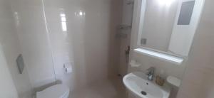 A bathroom at Mert Apart