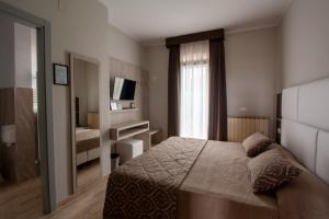 Un pat sau paturi într-o cameră la Hotel Europa