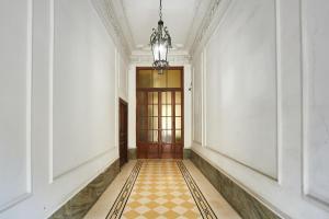 a hallway with a door leading to a large room at Fabrizio's Rooms in Rome
