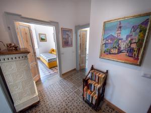 a hallway with a painting on the wall and a chair at VILLA SILVIA-by Home Sitter Como in Como