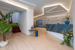 a living room with potted plants on the wall at Le Maree Comfort Rooms in San Vito lo Capo