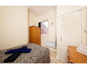 Uma cama ou camas num quarto em Liverpool City Stays - Lawrence Road AA1