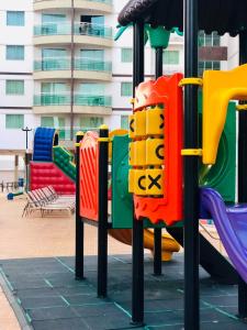 Ein Kinderspielbereich in der Unterkunft Riviera Park Hotel - Flat inteiro Particular