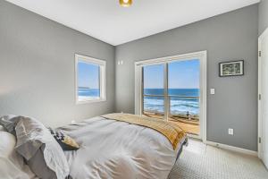 Postel nebo postele na pokoji v ubytování Oceanside Oasis