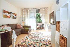 a living room with a couch and a table at AL34 - Apartamento a 400 metros de la playa Fenals in Lloret de Mar