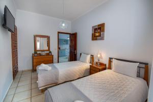 Postel nebo postele na pokoji v ubytování Paxos Center
