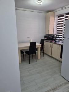 O bucătărie sau chicinetă la Luxury apartament