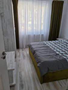 Un pat sau paturi într-o cameră la Luxury apartament