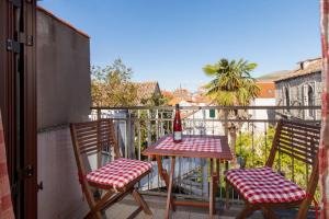 a table and two chairs on a balcony at Apartman Dijana in Trogir
