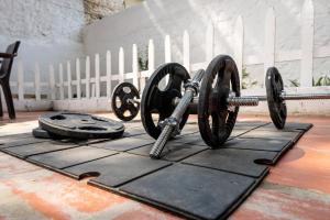 Fitness centrum a/nebo fitness zařízení v ubytování ORESCA Hostel
