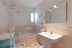Phòng tắm tại Villa Ca na Tonina - La Goleta Hotel de Mar & Villas