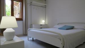 Una cama o camas en una habitación de Arborea Apartment 58 Sea View
