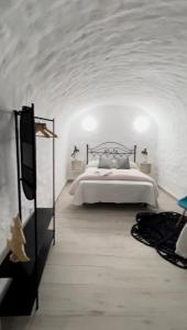 Posteľ alebo postele v izbe v ubytovaní Alojamientos Cuevas Pinomojon