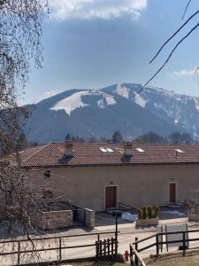 A general mountain view or a mountain view taken from Az apartmant