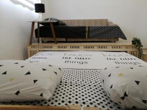 Voodi või voodid majutusasutuse Studio Apartment - A Bit Of Joy toas