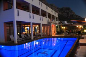 Бассейн в Hotel Philoxenia или поблизости