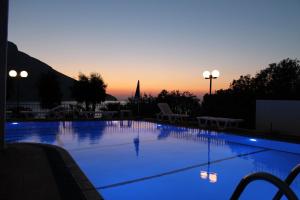 Бассейн в Hotel Philoxenia или поблизости