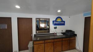 Days Inn by Wyndham Pocatello University Area tesisinde lobi veya resepsiyon alanı