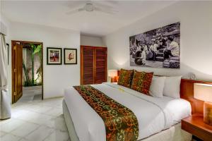 A bed or beds in a room at Villa Vitari Seminyak by Bali Villas R Us