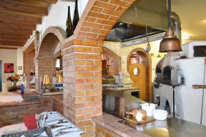 Kuchnia lub aneks kuchenny w obiekcie Golf- und Sporthotel Moarhof