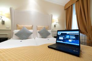Posteľ alebo postele v izbe v ubytovaní Hotel Bologna ***S