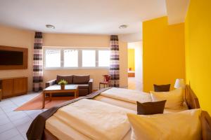 Postel nebo postele na pokoji v ubytování Hotel Nahetal